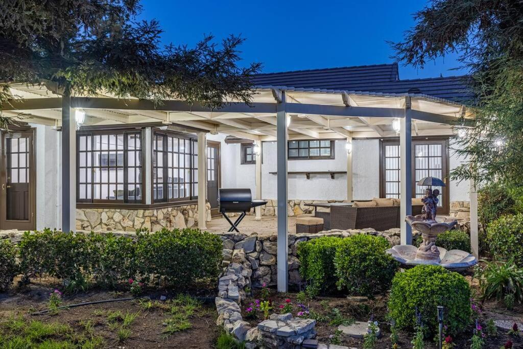 Villa Stunning, Newly Remodeled Bright