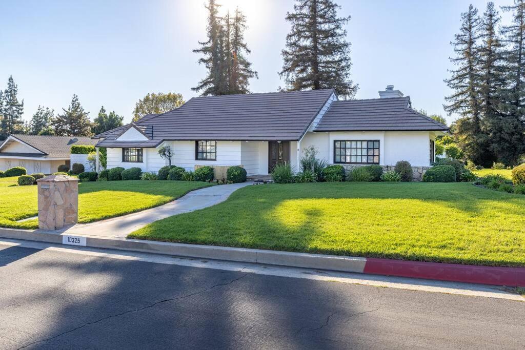 Villa Stunning, Newly Remodeled Bright *
