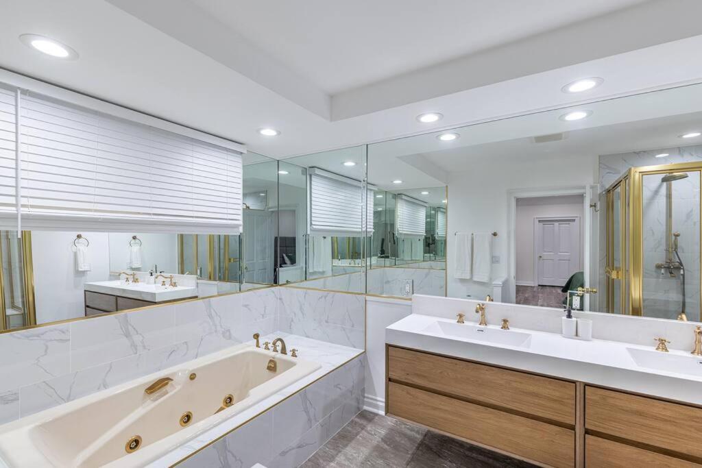 Stunning, Newly Remodeled Bright Villa Los Angeles