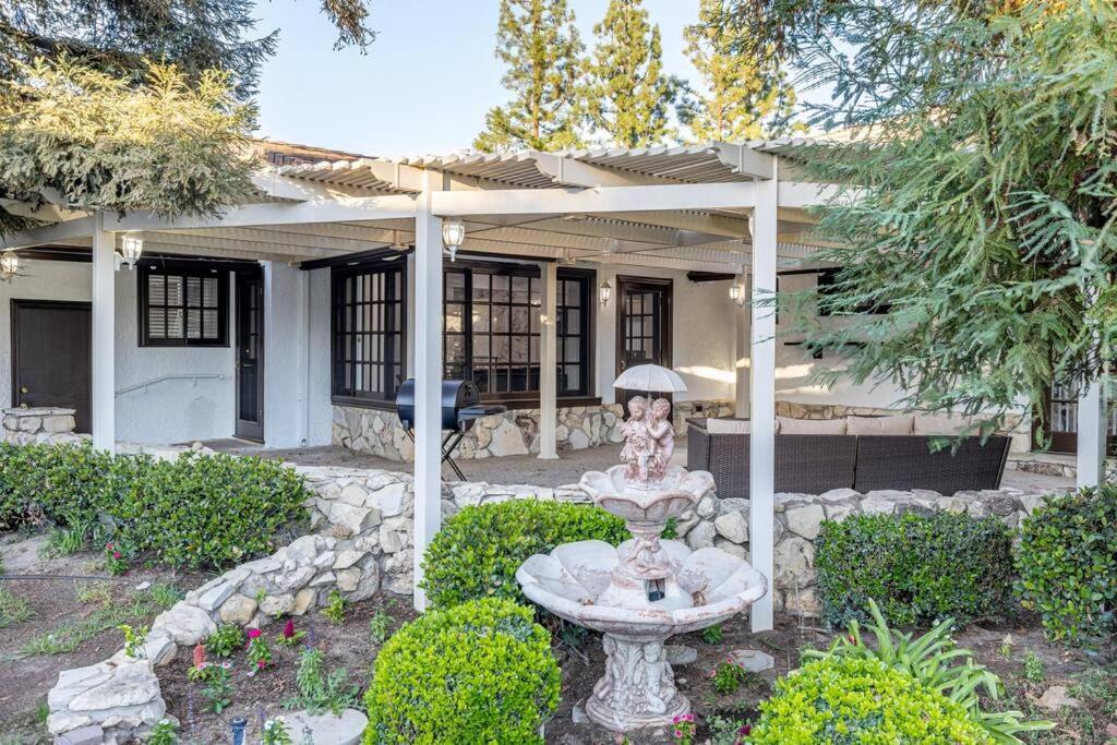 Stunning, Newly Remodeled Bright Villa *