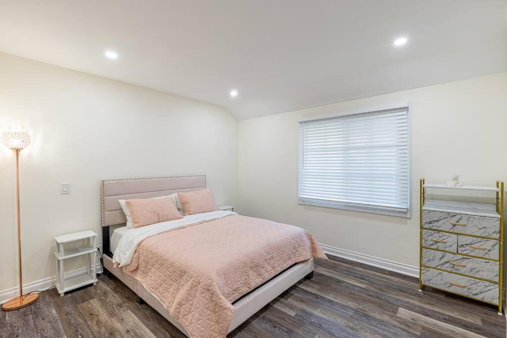 Stunning, Newly Remodeled Bright Villa